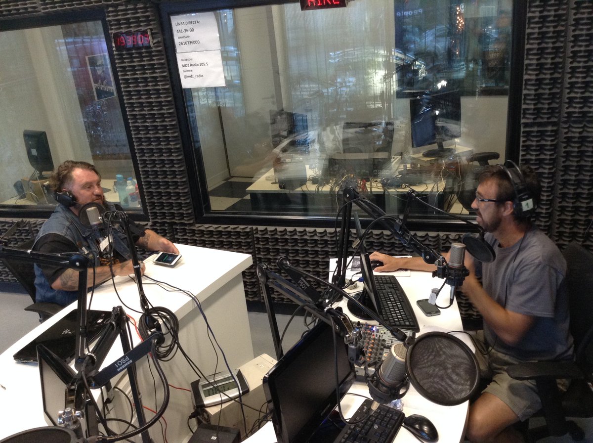 mdz_radio's tweet photo. Nos metemos en lo más íntimo de @elJosedelaGente, su celular, y escuchamos su música en #MDZBar. Prendete al 105.5 https://t.co/8zx8xlKUpR