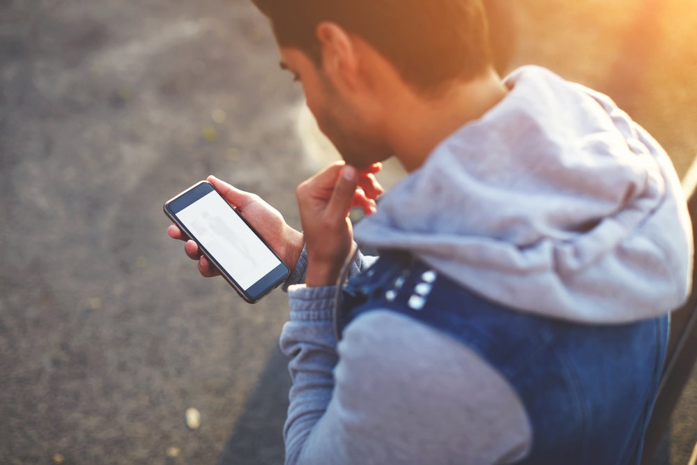 MensHealthMag's tweet photo. 5 moves that un-hunch your neck from all that time spent looking down at your phone (via @PreventionMag): https://t.co/C7gkpeHnHv https://t.co/shyof6xu5P