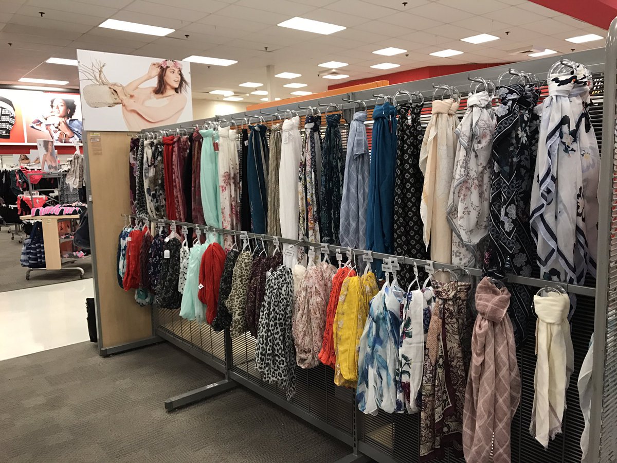 Amanda_SRTL_258's tweet photo. #VATeam executing their workload flawlessly and getting ahead for #BounceBack☺️.@jhowells81 @Robert_VML_T258 @jessie_tgt #Worksomewhereyou❤️ https://t.co/FPNxXAdmBv