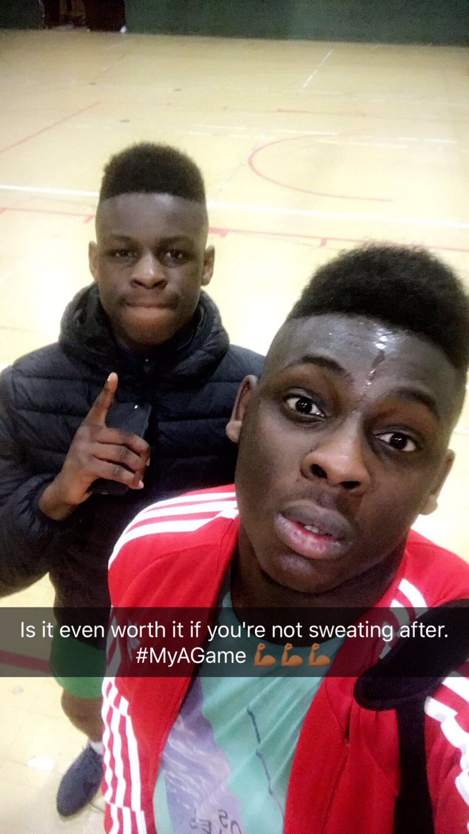 Qudus_Kii's tweet photo. Does it even count if you don't sweat? #MyAGame #BrotherlySoccerGame #LSSJOINTHETALENT @LSS_ManorWest @lifestylesports https://t.co/5fuYBou5dC