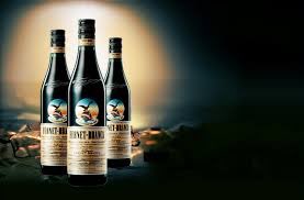 GanaCenas's tweet photo. YA LARGAMOS OTRO SORTEO!!!  
GANÁ 3 CAMPARI + 3 FERNET! SEGUINOS Y HACÉ RT!!! 8/2 #ROSARIO https://t.co/XkDm38atsK