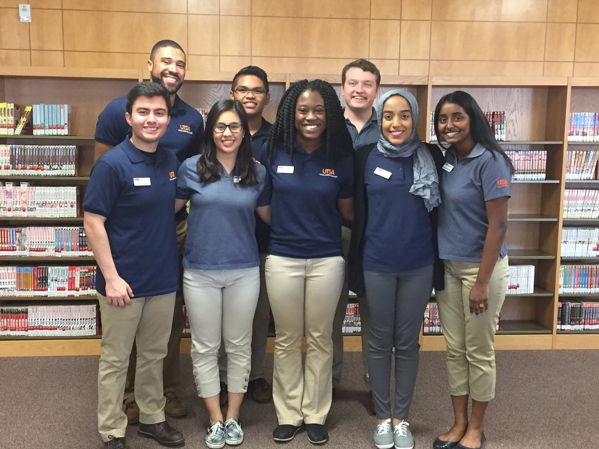 AVID_LEEHS's tweet photo. Thank you UTSA Ambassadors!  Great conversations with our seniors! @UTSA @SHeinchon #NEISDAVID @NEISD @LeeHS_NEISD https://t.co/Bzr8hluWfo