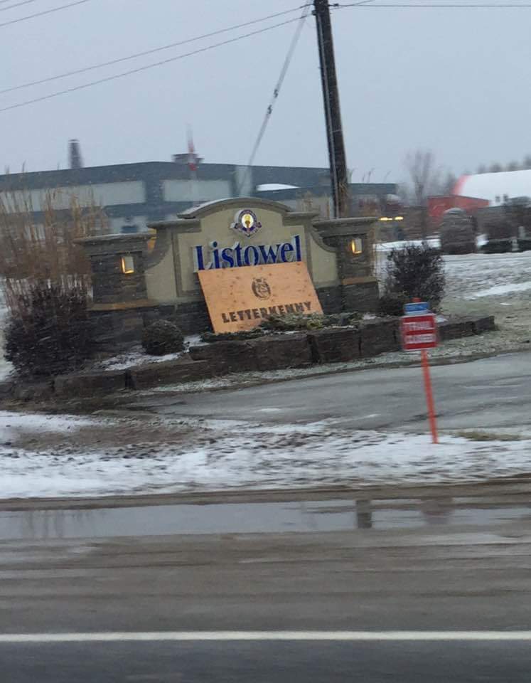 ur_mothers_face's tweet photo. Looks like a new sign went up. #letterkenny https://t.co/5zQkwPRNOO