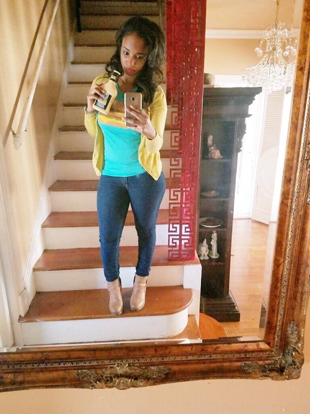 stringerbelle6's tweet photo. Hey guys! I'm the Public Relations representative for MCDonald's! Listen to @KMJJ997 for a chance to win Big Mac Sauce! @YoungNisa @BigAnt99 https://t.co/z7rPo8vmdm