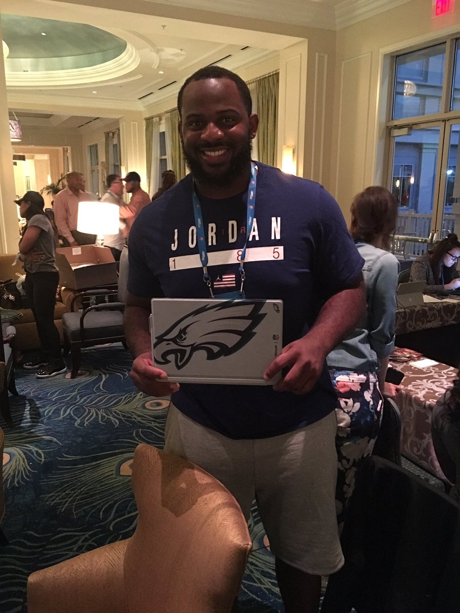 fcoxx_91's tweet photo. Thanks @NFLPA for the @Surface. Perfect way to stay productive during the offseason #SurfaceNFL https://t.co/4nyRjNpqMD