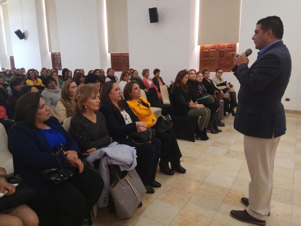 DIF_Durango's tweet image. La presidenta del #DIF Elvira Barrantes de Aispuro encabeza reunión de trabajo del voluntariado