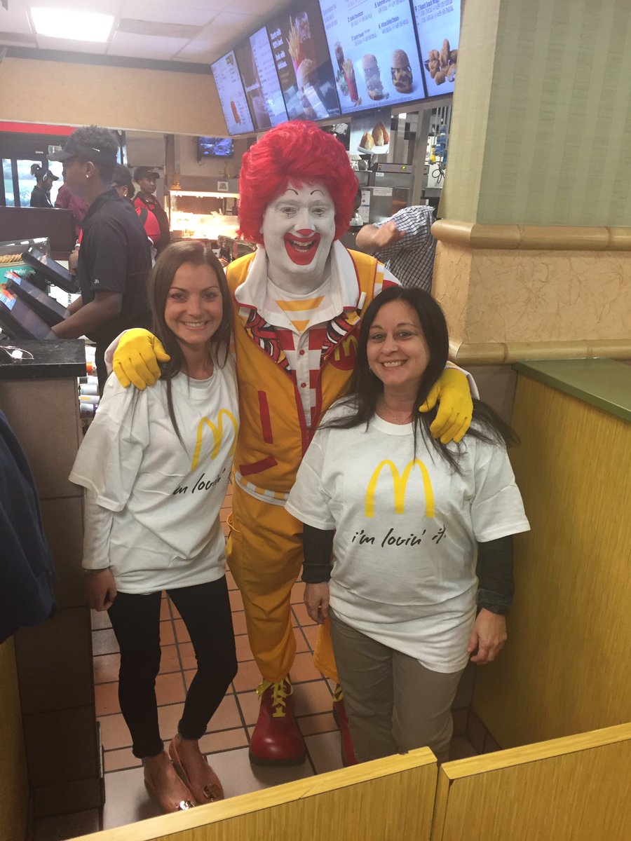 GalaxyReads's tweet photo. Successful Fundraiser @McDonalds! TY for supporting our students from @cityofboynton. Even the mayor came to join in on the fun! https://t.co/6aF10UvWTM