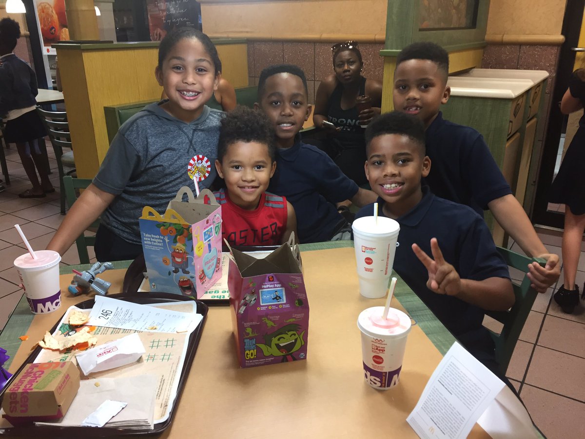 GalaxyReads's tweet photo. Successful Fundraiser @McDonalds! TY for supporting our students from @cityofboynton. Even the mayor came to join in on the fun! https://t.co/6aF10UvWTM