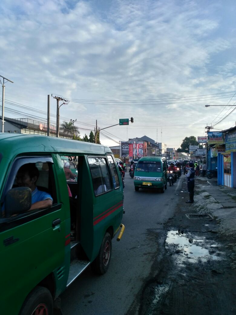 Depan PT. Hilon Katapang 06.43 ArusLalin Terpantau Padat Kedua Arah. <a href="/PRFMnews/">Radio PRFM</a> <a href="/galamedianews/">galamedianews</a> <a href="/RadioElshinta/">Radio Elshinta</a> <a href="/infoll/">infoll</a>