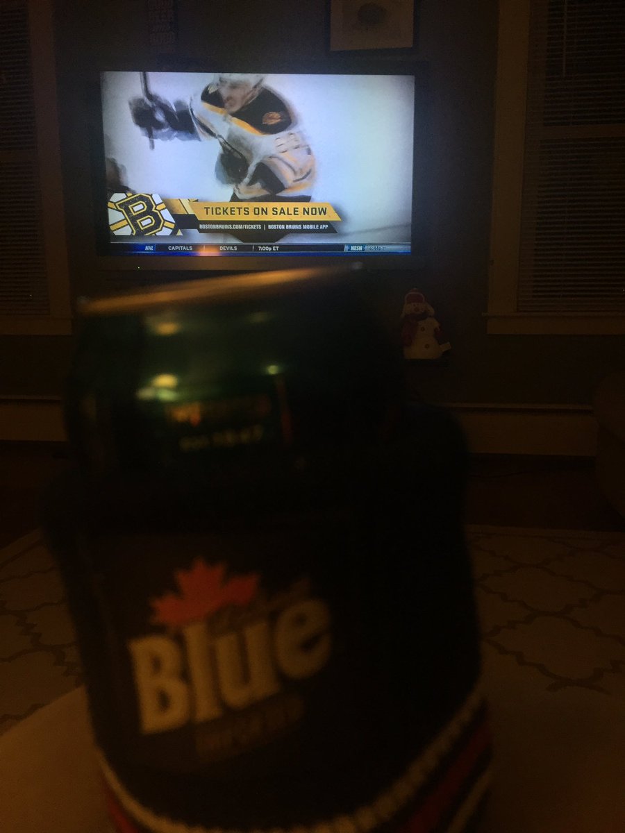 jscottfrost's tweet image. @NHLBruins and @LabattUSA 
#thursdaymotivation #cheerstohockey #getmounted