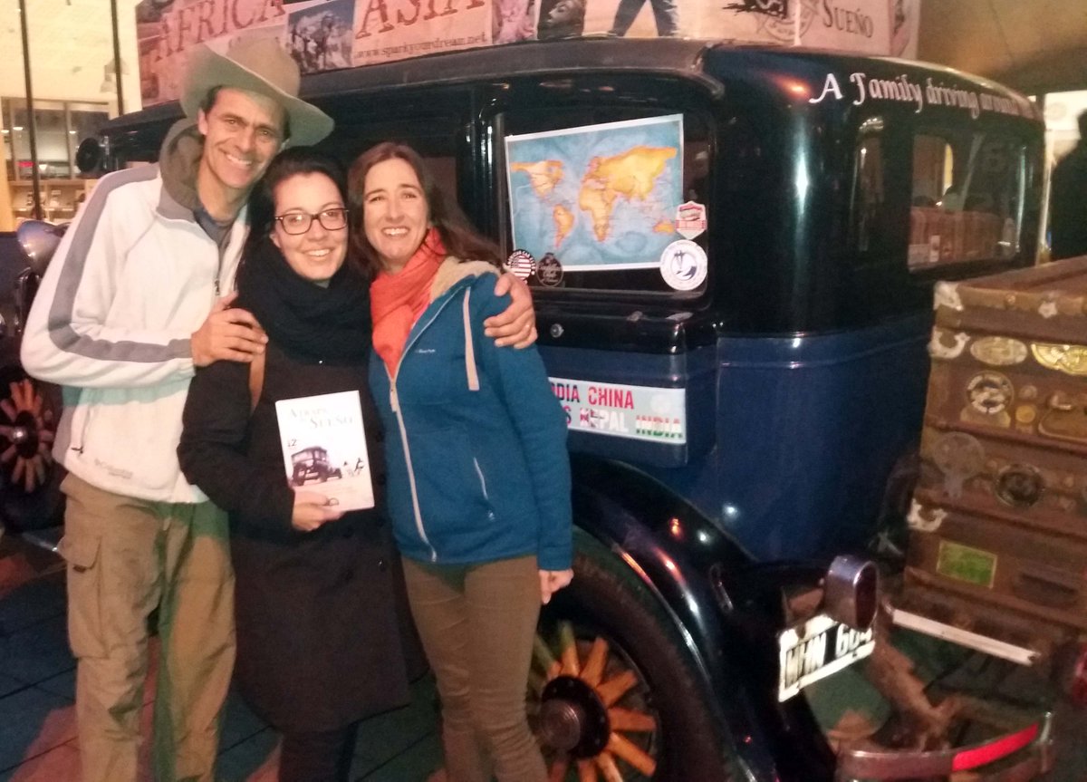 pentreculturas's tweet photo. Hoy hemos conocido a la #FamiliaZapp y su #GrahamPaige de 1928. Un placer escuchar como transmiten su pasión por recorrer el mundo! https://t.co/joJsSGlseb