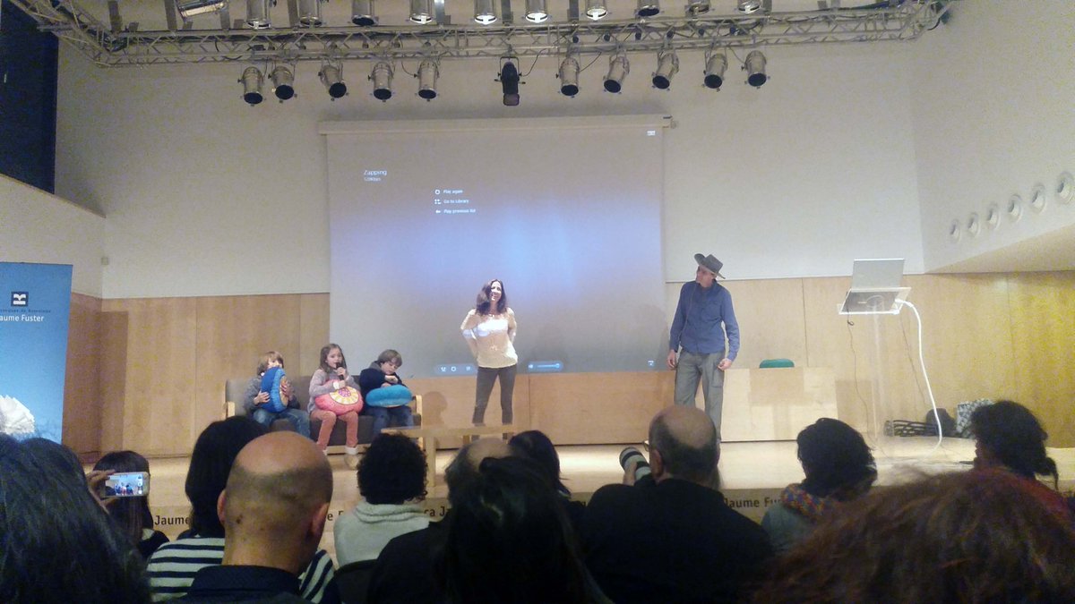 pentreculturas's tweet photo. Hoy hemos conocido a la #FamiliaZapp y su #GrahamPaige de 1928. Un placer escuchar como transmiten su pasión por recorrer el mundo! https://t.co/joJsSGlseb