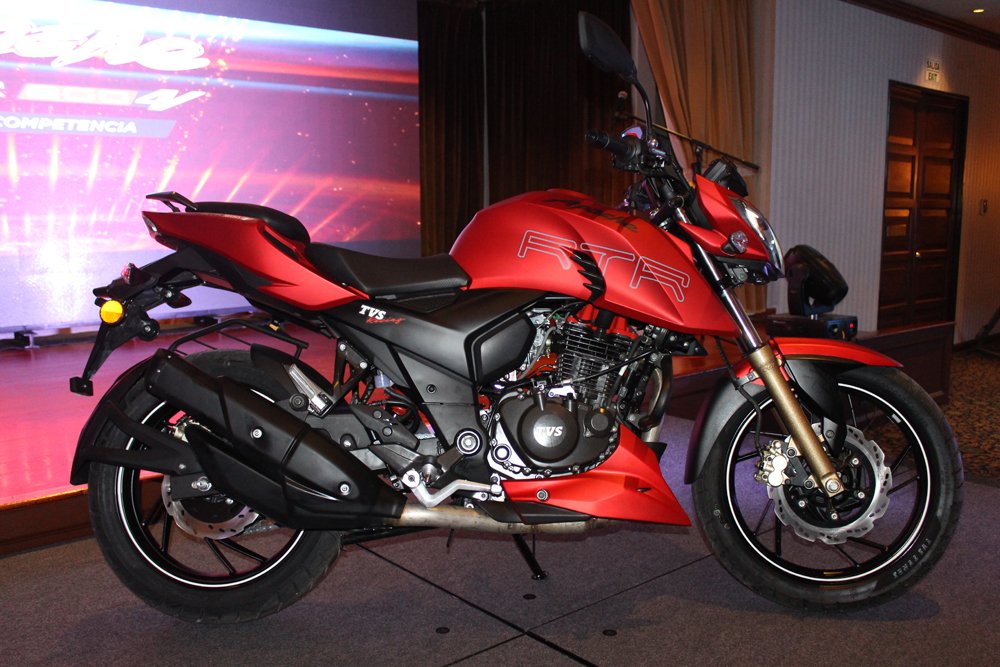 Enterados_pe's tweet photo. Nueva motocicleta #TVSApacheRTR200 ya está en #Perú→https://t.co/7CEPJ5U98F #Motos #Deporte https://t.co/VyMy2l0iXK