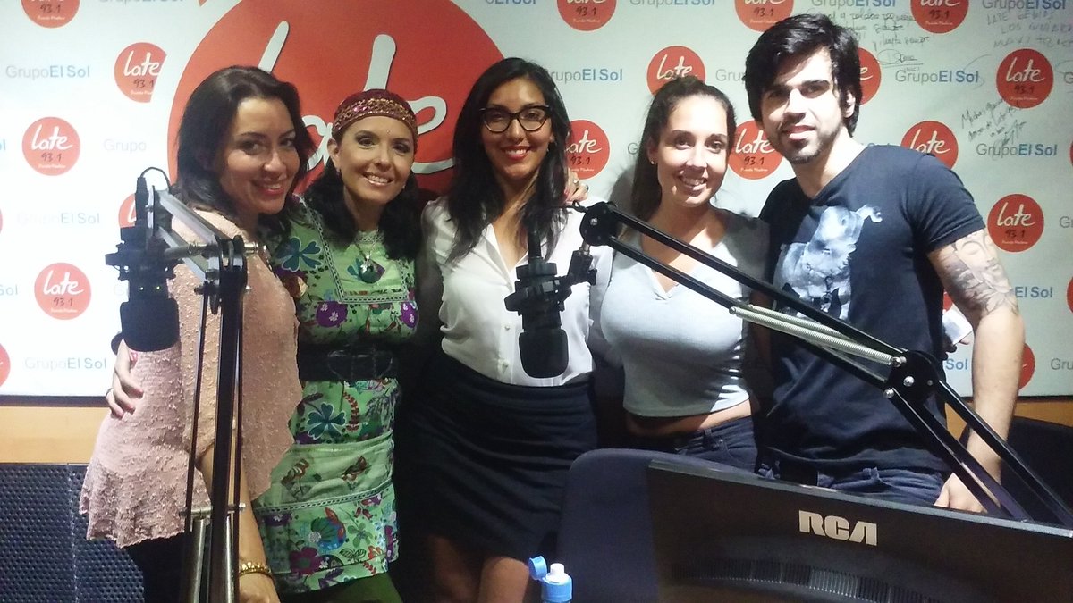 mlbproductora's tweet photo. Equipo completo hoy con @Jimena_LaTorre 
Acompañanos hasta las 23 con #NochesMagicas @lolibelotti @Late931Oficial @TamyQuar https://t.co/MDBgvEiffu