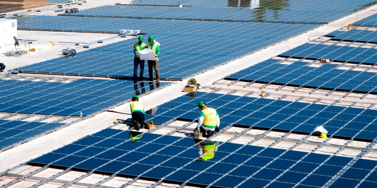 MikeHudema's tweet image. #Solar Employs More Workers Than Coal, Oil and Natural Gas Combined buff.ly/2jBB40c #ActOnClimate #renewables #sciencefact #go100re