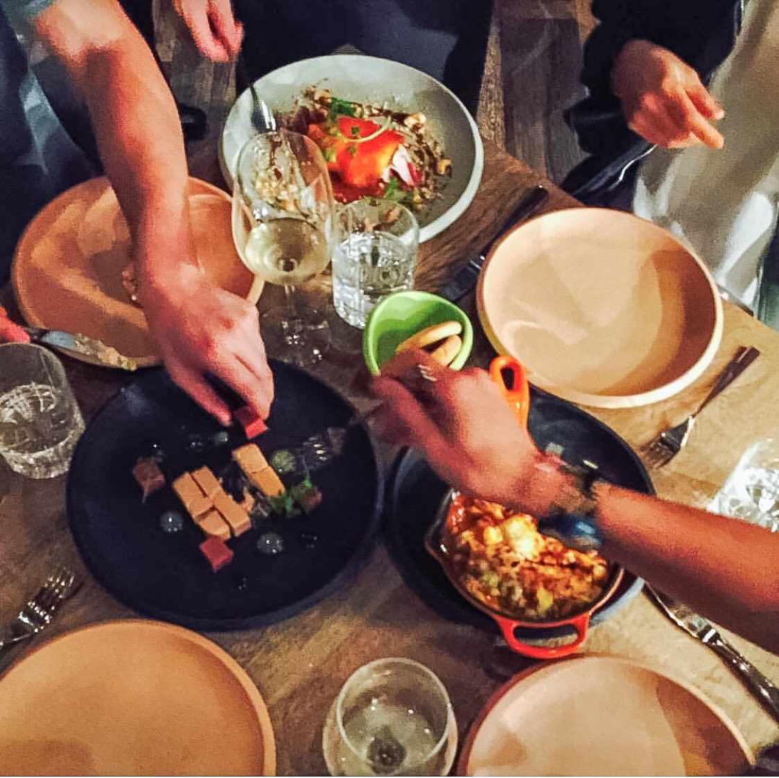 LocalByRausch's tweet photo. Dicen que la mejor Red Social es una mesa rodeada de las personas que más quieres ¡Y Si! 🙌🏻🍽🍷🇨🇴 #LocalByRausch #Colombia

📍 Calle 90 # 11-13 https://t.co/RAXSt8opS9