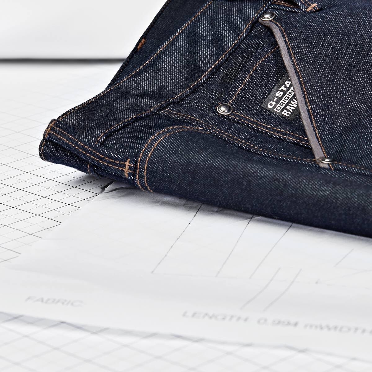 Cada vez que hacemos un diseño de nuestros emblemáticos #GStarElwood 5620 implementamos tecnología, ingeniería y diseño atemporal. #GStarRaw
