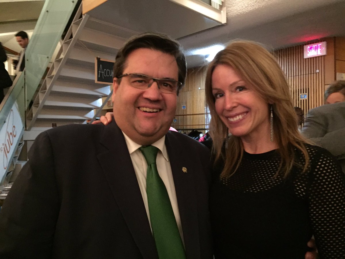 Kilo_Solution's tweet image. Avec Denis Coderre à la soirée Le jeudi Gourmand du Chic Resto Pop #deniscoderre#chicrestopop#bonnescauses#popmobile
