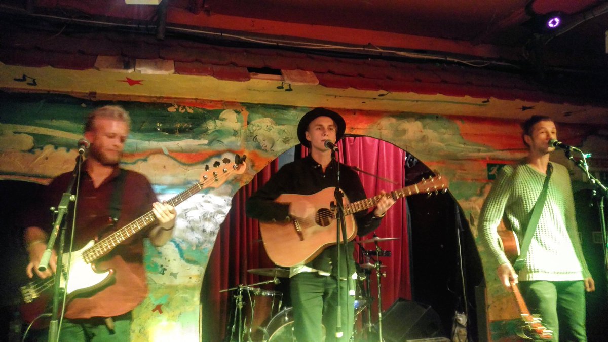 SEWON212's tweet photo. Completely in love with the band Maple&Rye! They are absolutely amazing! #mapleandrye #band #lost https://t.co/nrYQd09FYD