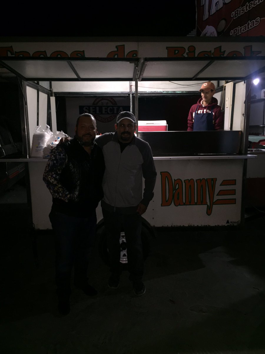 Zapata_Pesado's tweet photo. Tacos DANNY sucursal Morenita Mía!
Aquí estamos negociando la fusión de 2 marcas para poner los Tacos 
BYL! https://t.co/fNHsGlUdE8