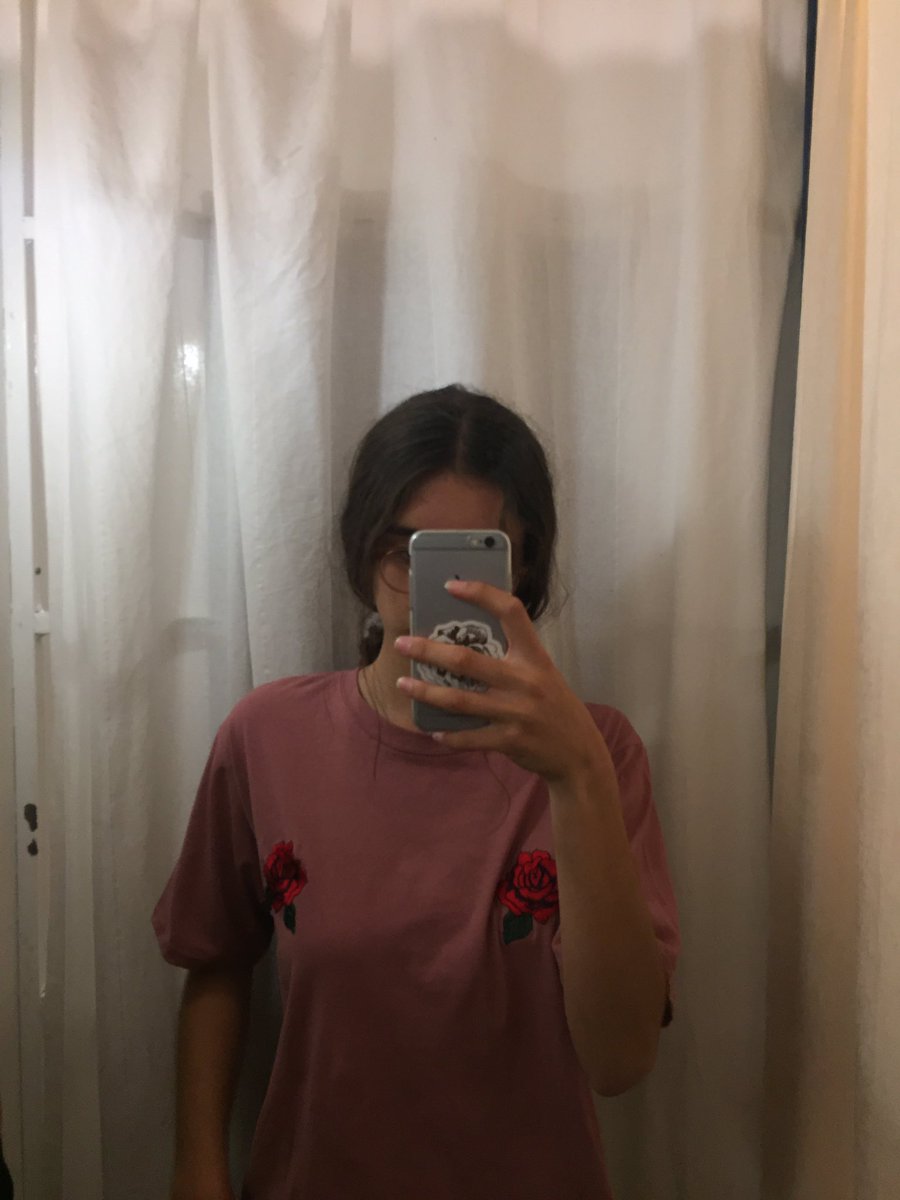VAMPIREWEEKIND's tweet photo. i had such a good day with @toogood4con today!!! you're the best!! i love you, thankyou for the very early birthday gift hehe 🌻🌞🌼💛 https://t.co/EPKqp8Wkh8
