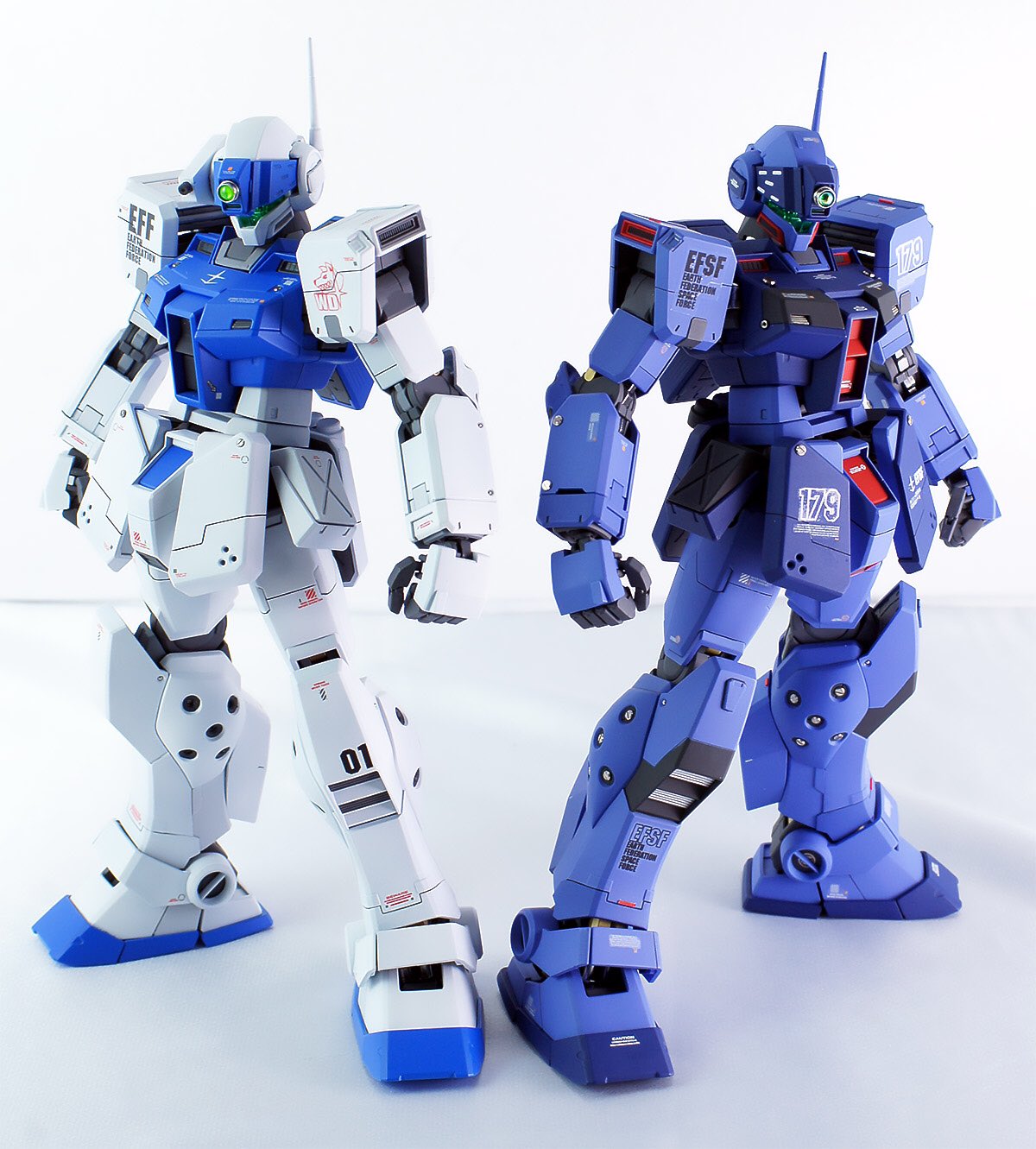 Snikt ワンフェス22夏 7 27 14 次回出品予定のmgジムスナイパーiiを準備中です 通常のものと ホワイトディンゴ仕様の2種類を製作しました 各種スジボリなどのディテールアップや ホワイトディンゴ仕様に合わせたバルカンポッド ミドルシールドの自作