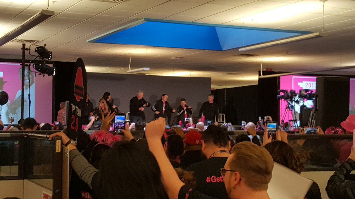 Kmrivas1228's tweet photo. Another awesome webcasting with @CallieField #TVoiceSummit @JohnLegere @magenta505 @MagentaStrong https://t.co/U2RcgBSvY8