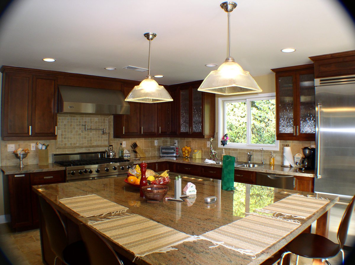 BR_Kitchen_Bath's tweet photo. This before and after shot shows the transformation brought to this home in Beverly Hills along with @LA_Kitchen_Bath . #kitchen #cabinetry https://t.co/ASB1FZgD8g
