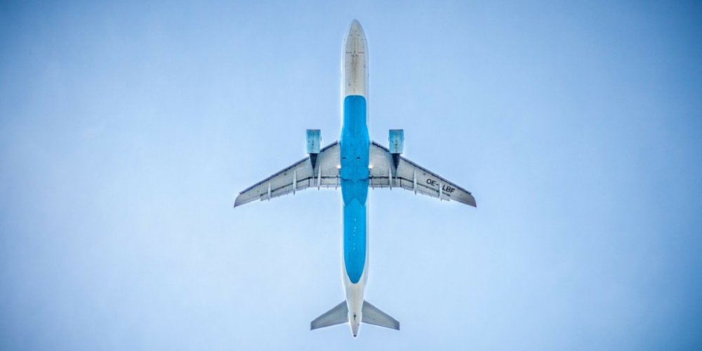 Don't let travel put a crimp in your style..literally. Enter our top #hairtips for #travel: bit.ly/1Iye9O8