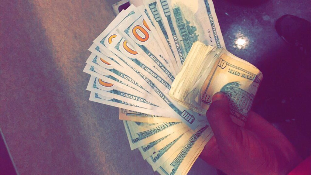 LilCED50's tweet photo. All Theses 20's Popped My Rubber Band #DepositTime 🔥 https://t.co/v4dEr7sU3e