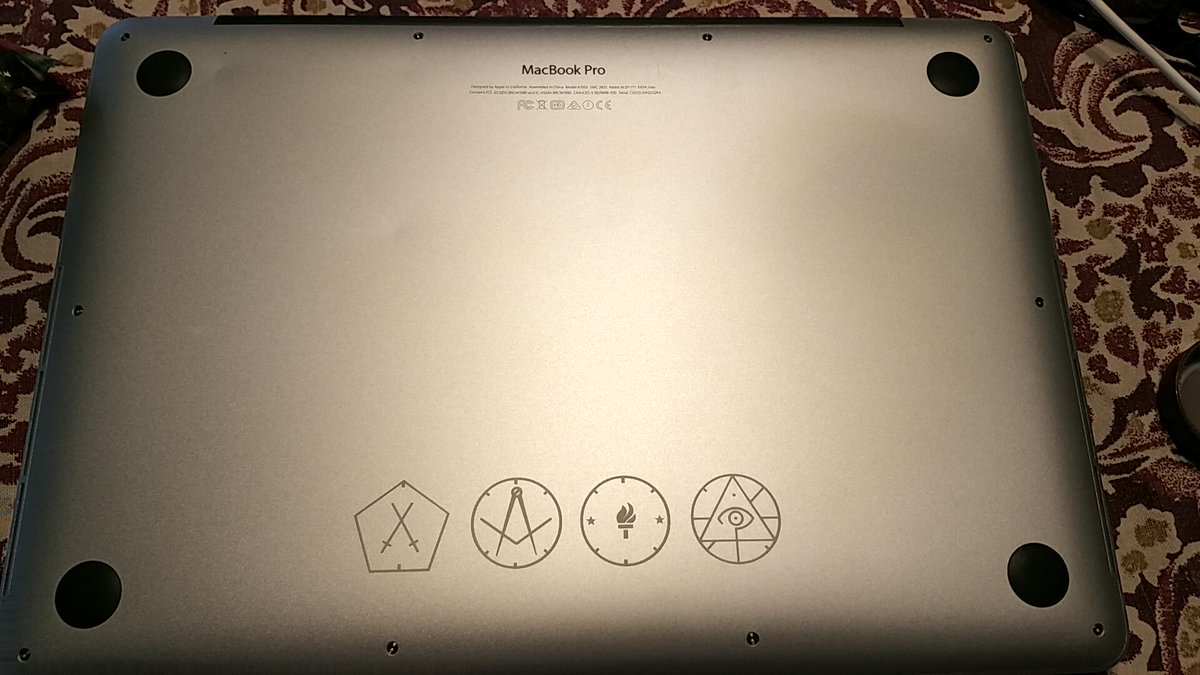 JustinHernandez's tweet photo. Love the new engraving on my laptop from @EtchedAloha. Thanks @docrock! #EtchedAloha #Docaako #GetEtched #Maker #MakersGonnaMake https://t.co/DlZNuInKzJ