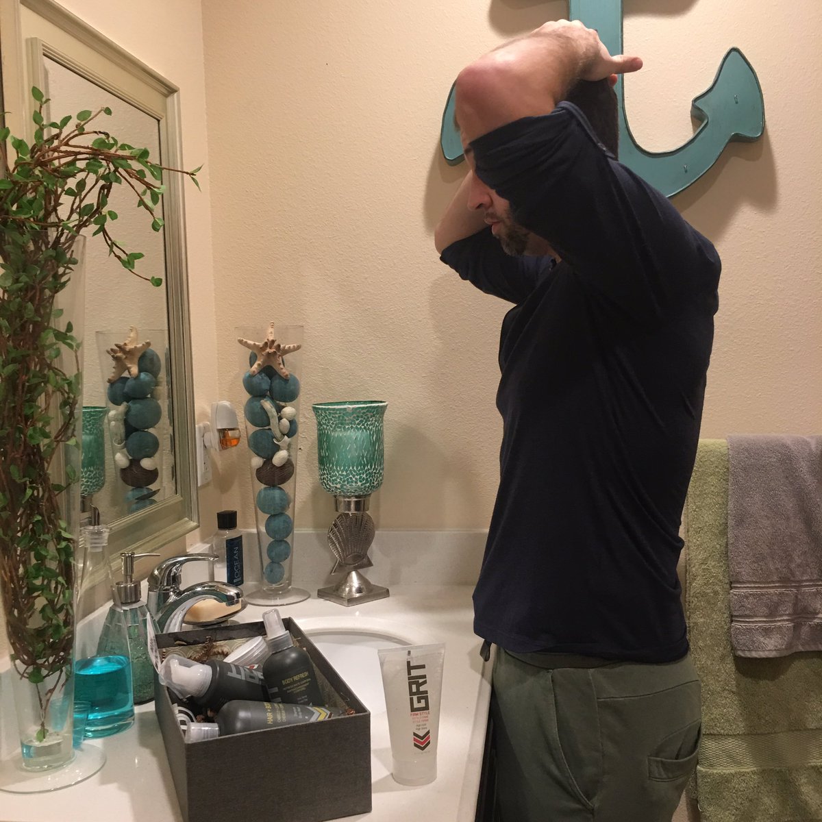 avivir_la's tweet photo. Get that manly smell w/ the new men's line #GritStyle by @GreatClips + Enter for a chance to win a Playstation 4 #ad https://t.co/j5GK8CIQiR https://t.co/hvrpWWzuNE