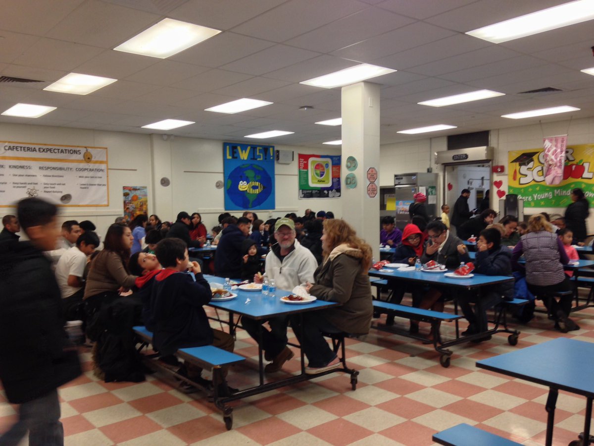 LewisBeeNews's tweet photo. An Immersion Night with fabulous food, childcare, students sharing with parents =success @LewisBeeNews @RedClaySchools https://t.co/vK7Twtm0ml
