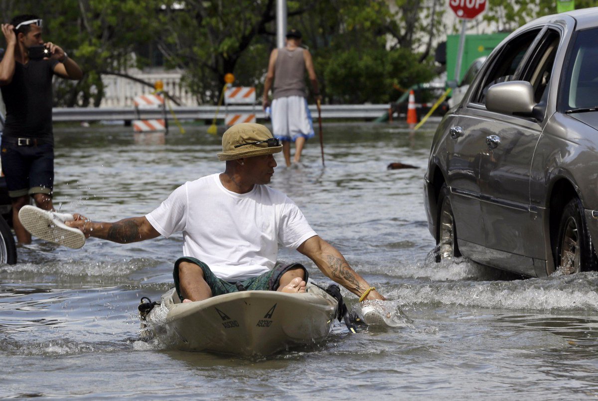 ClimatePower's tweet photo. Climate change played a role in dozens of floods, heatwaves, and droughts last year
https://t.co/O4mss2dTUU https://t.co/3ka9HSHYIN