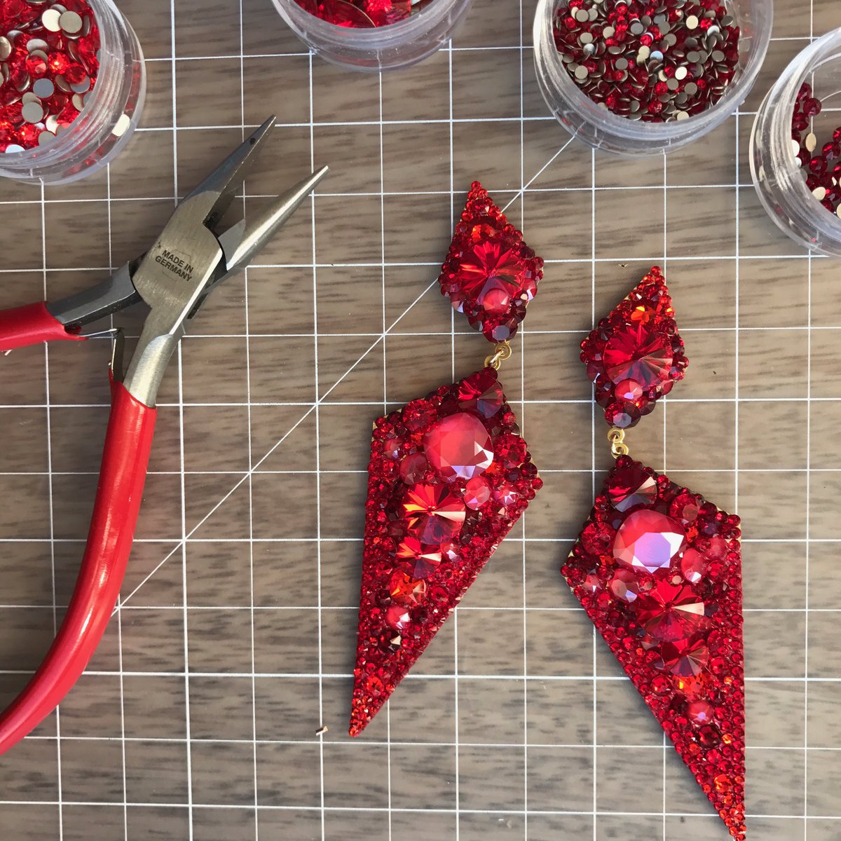 MarquisBias's tweet image. Custom earrings designed by @AprilSoderstrom for @MissUSA&apos;s @sherrihill prelims night gown. #styledbymb#sherrihill #missusa #aprilsoderstrom