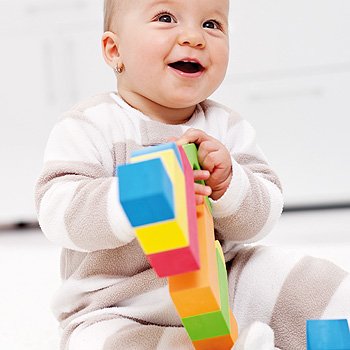 Mibebeyyo's tweet photo. ¿Sabías que jugar es la mejor gimnasia para el intelecto? ¡Aprende a elegir los juguetes adecuados para tu #bebé! https://t.co/TYBpaRiwNb https://t.co/IwF16DYrbd