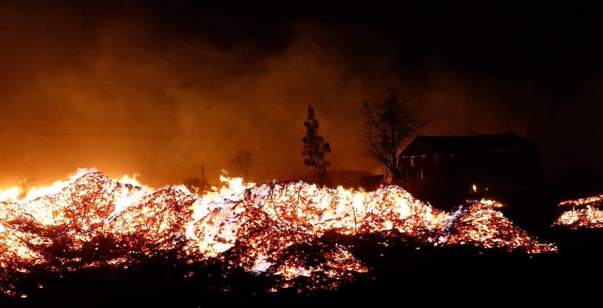 duhitzmark's tweet photo. please take a moment and pray for chile! It hurts to see this #PrayForChile 🇨🇱 https://t.co/fFX0Kc0g0y