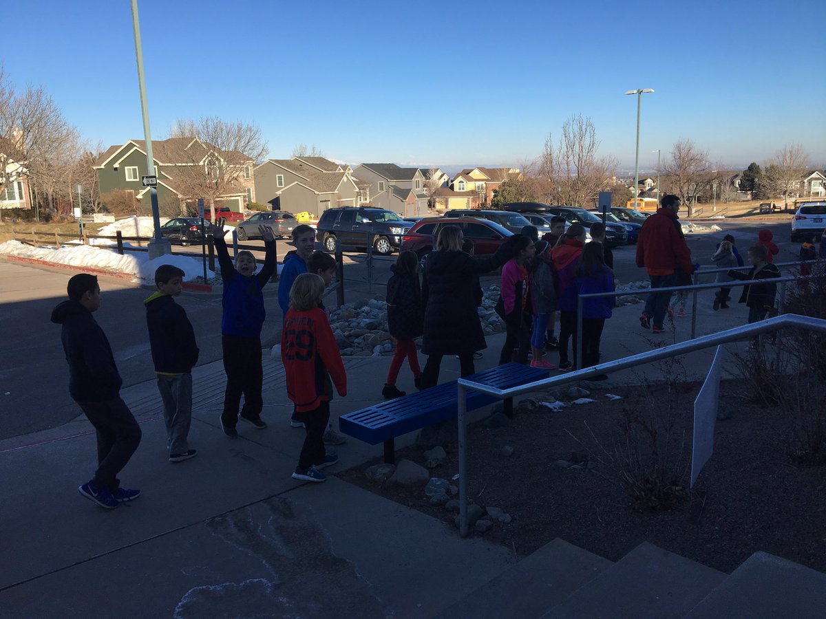 sveDCSD's tweet photo. Walk for Wishes as Summit View creates an impact on Make A Wish Week. #wearecrewnotpassengers https://t.co/1OHIZHZFWY