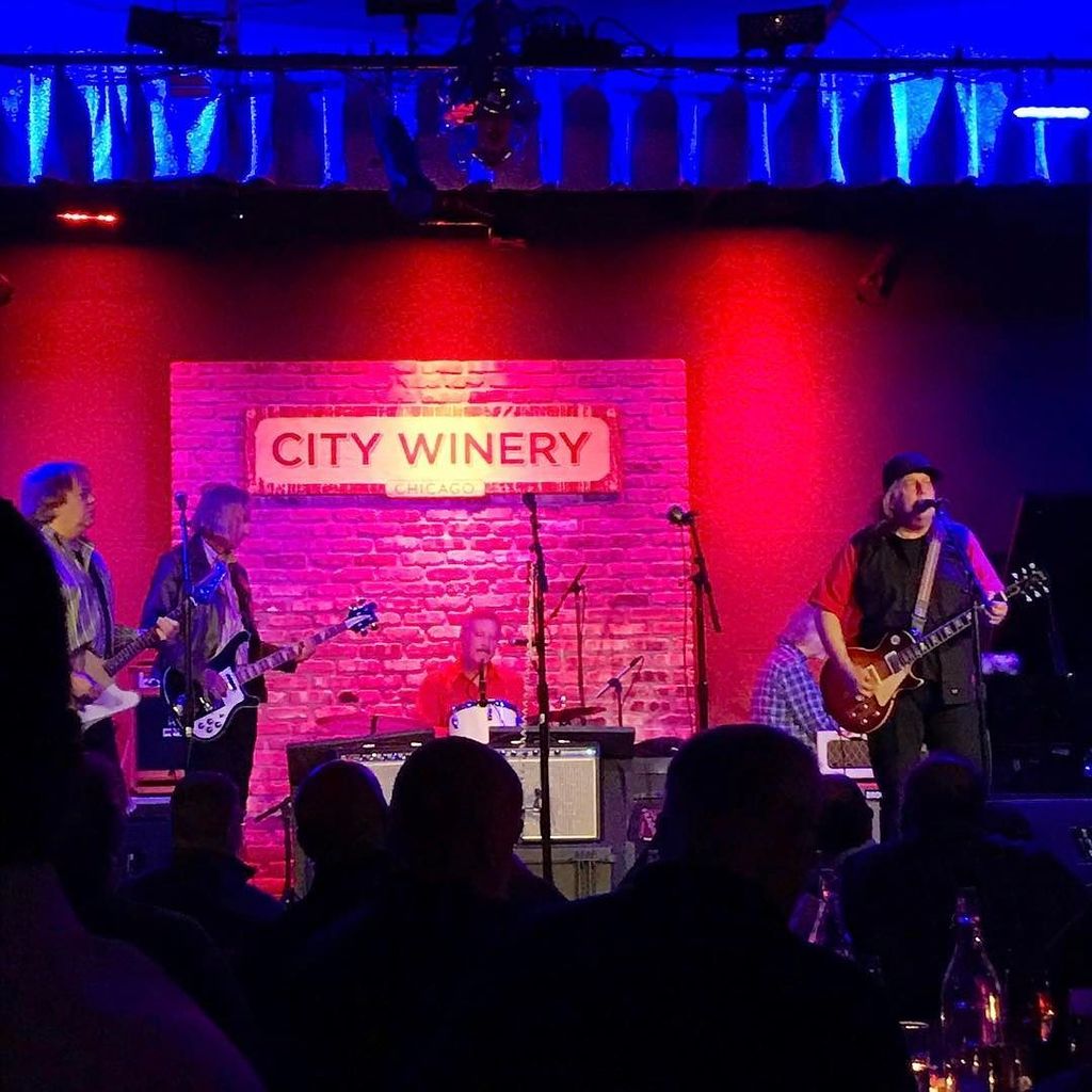 CityWineryCHI's tweet photo. Another surprise! #KevinKinney of @drivinncryin sits in with the #minus5 https://t.co/79C14wYfEH https://t.co/e7e67W9xBD