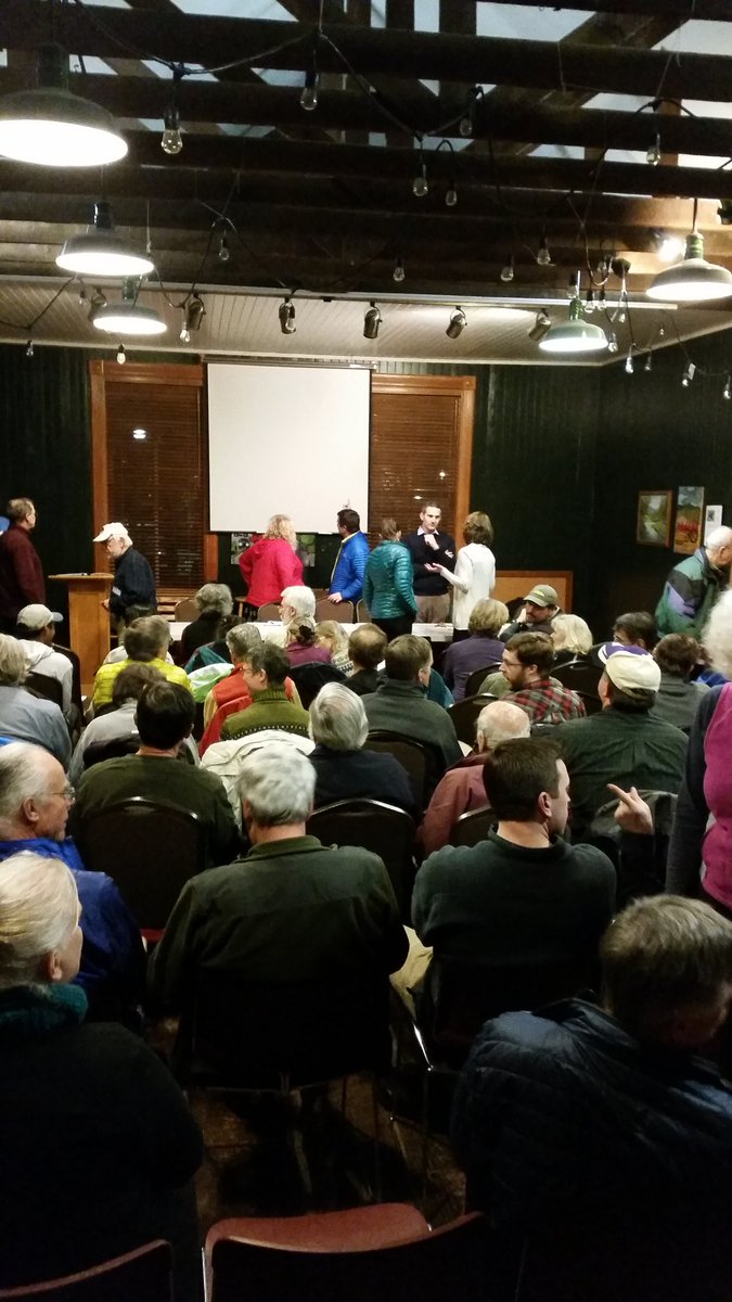IssaquahMaven's tweet photo. Looks like SRO at @IssaquahAlps annual meeting. What a great community! #trails https://t.co/8r27HonrRU