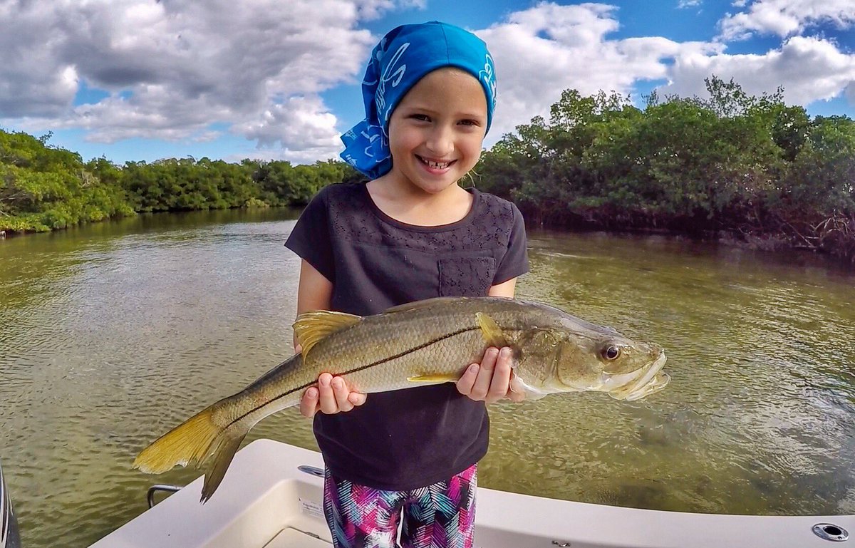 FishNFinatic's tweet image. My girl getting it done! #fishing #tampabayfishing #snook