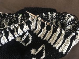 jpwarner223's tweet image. Knitting in the Round sistersknits.com/knitting-in-th…