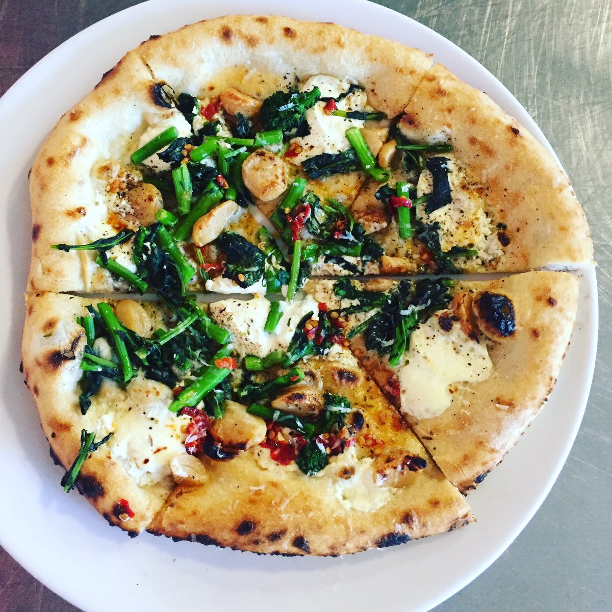 EatBroccoliRabe's tweet photo. This is one pretty pizza, @GranaChico.
 https://t.co/AMy4vvrxS1 https://t.co/vnCl2MbteF