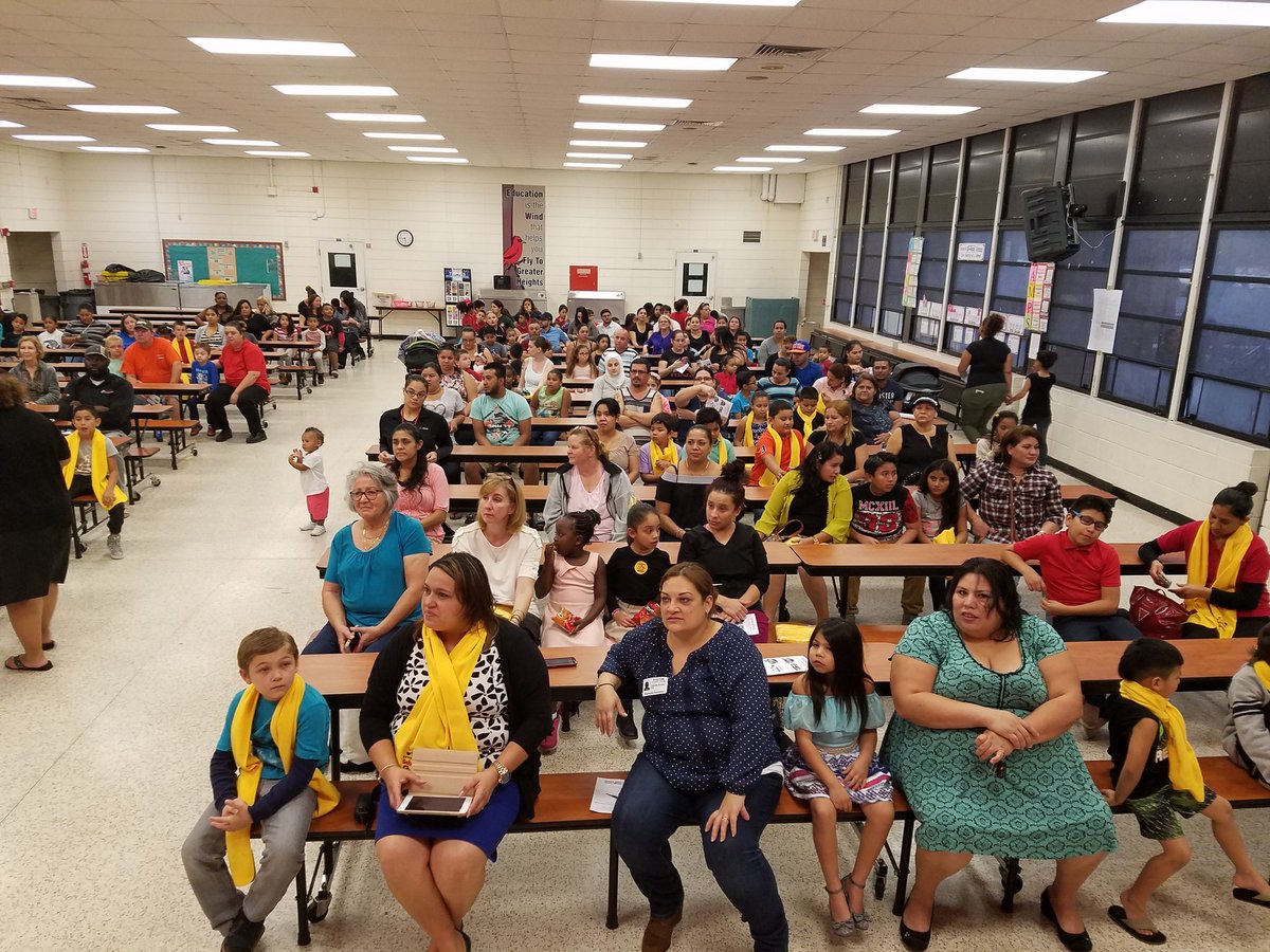 reyesv01's tweet photo. Also celebrating Literacy Night at Engelwood @Cardinals_SOAR #OCPSELEMENTARY @OCPSnews Thanks School Board member Daryl Flynn. https://t.co/Wl3a65nO1H