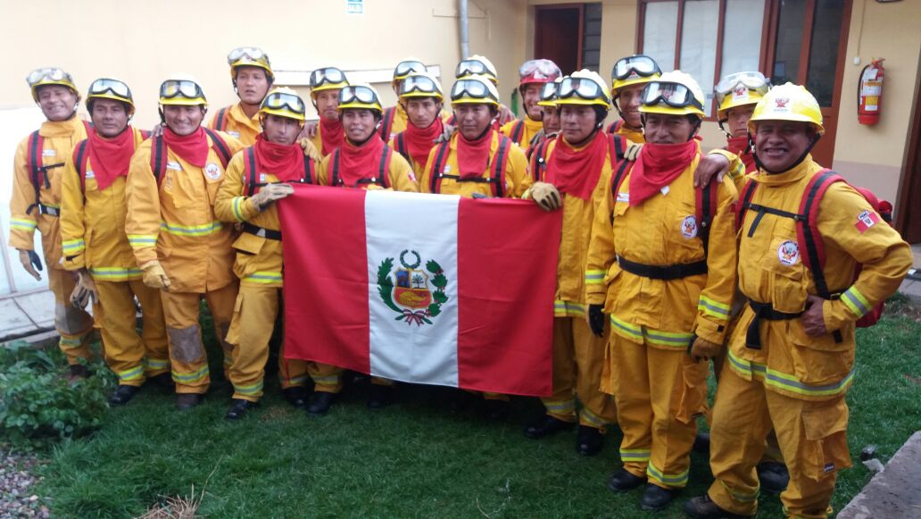 20 guardaparques bomberos forestales del <a href="/SERNANP/">SERNANP</a> viajan a Chile para brindar ayuda. #AltoALosIncendiosForestales