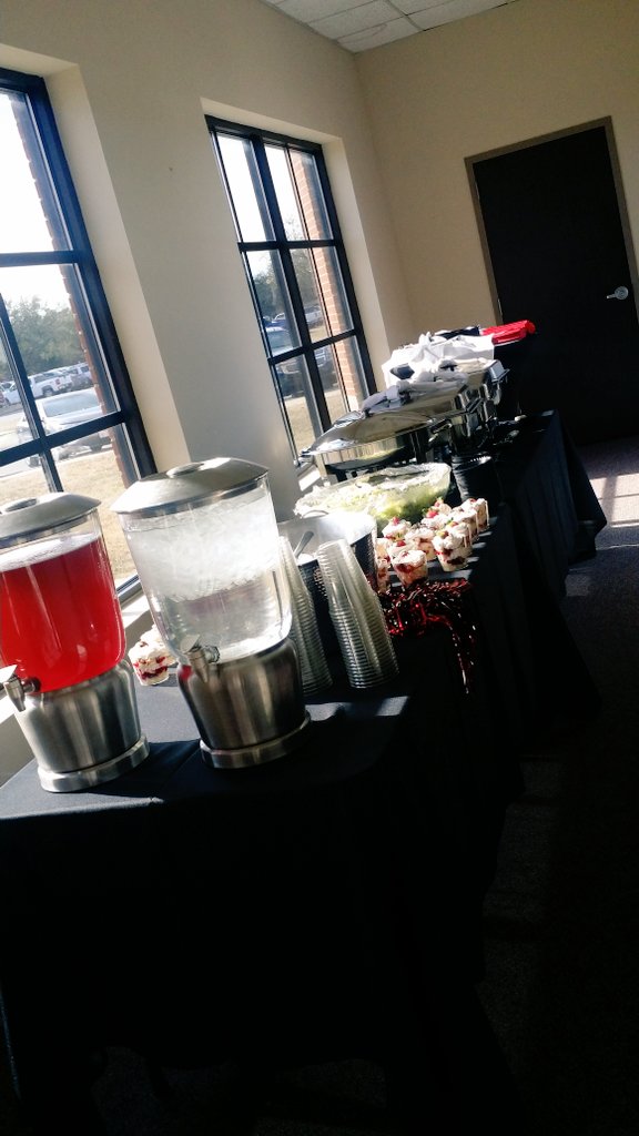 NavarroRecruit's tweet photo. Lunch looked perfect! https://t.co/6MLoZ2D71k