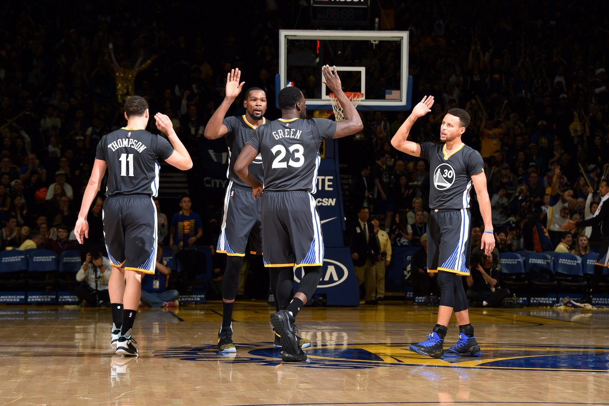 StephenCurry30's tweet photo. NOLA bound. #squad #dubnation https://t.co/lFP8G5Ehw8