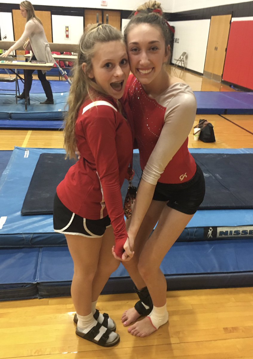 heighwayy's tweet photo. gymnastics vs.
connersville/nc 
shelbyville
columbus north
6-way @ np 
... #npgametime @dragon_students 
🤸🏼‍♀️🤸🏼‍♀️🤸🏼‍♀️ https://t.co/rqcnKaMcmS