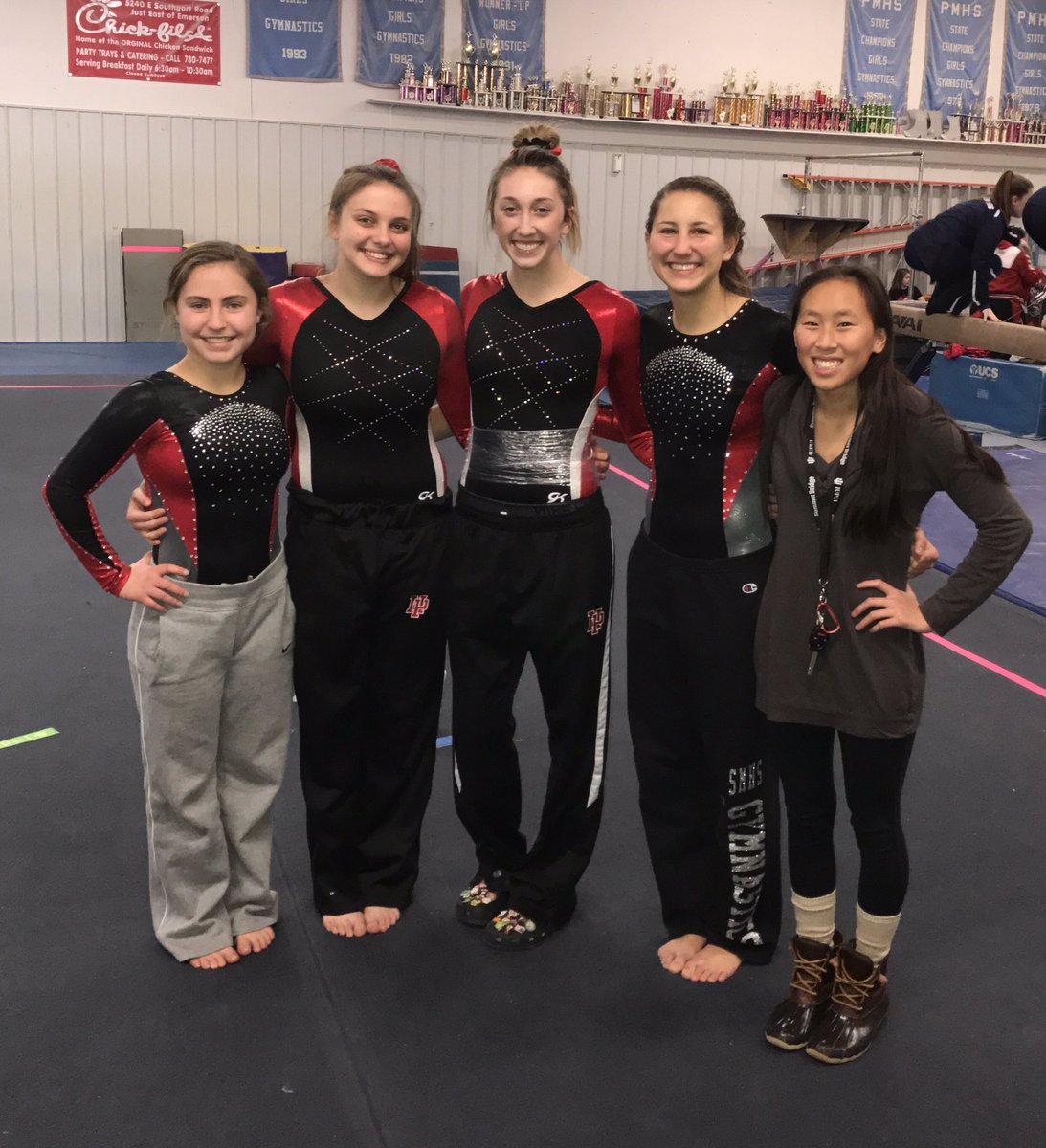 heighwayy's tweet photo. .@dragon_students gymnastics vs.
morristown/knightstown
scecina/roncalli
... #npgametime @dragon_students 
🤸🏼‍♀️🤸🏼‍♀️🤸🏼‍♀️ https://t.co/8cDrsjdu4g