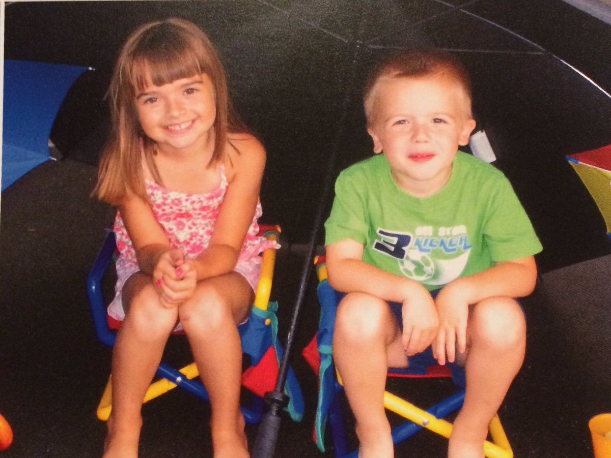 lindsaymayo43's tweet photo. happy birthday to my fav (and only) brother🎈🎉 thanks for putting a smile on my face everyday and for just being you. love you❤️❤️ https://t.co/crAKmjWldV